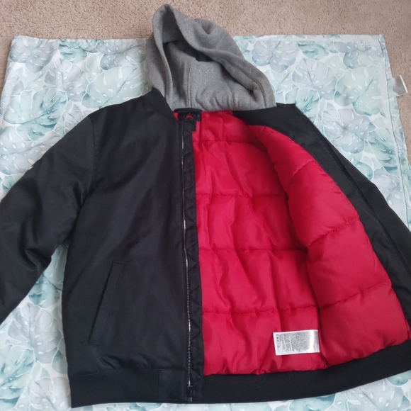 Boys Nike Air Jordan coat, size XL and Black in color never worn - Picture 4 of 6